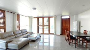 Modern 3-Bedroom Apartment Queens Rd